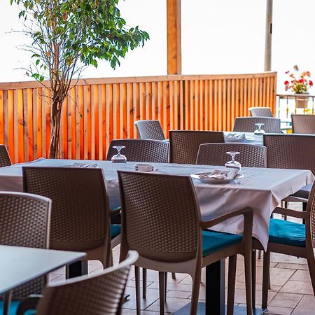 דורס Aragosta Hotel מראה חיצוני תמונה