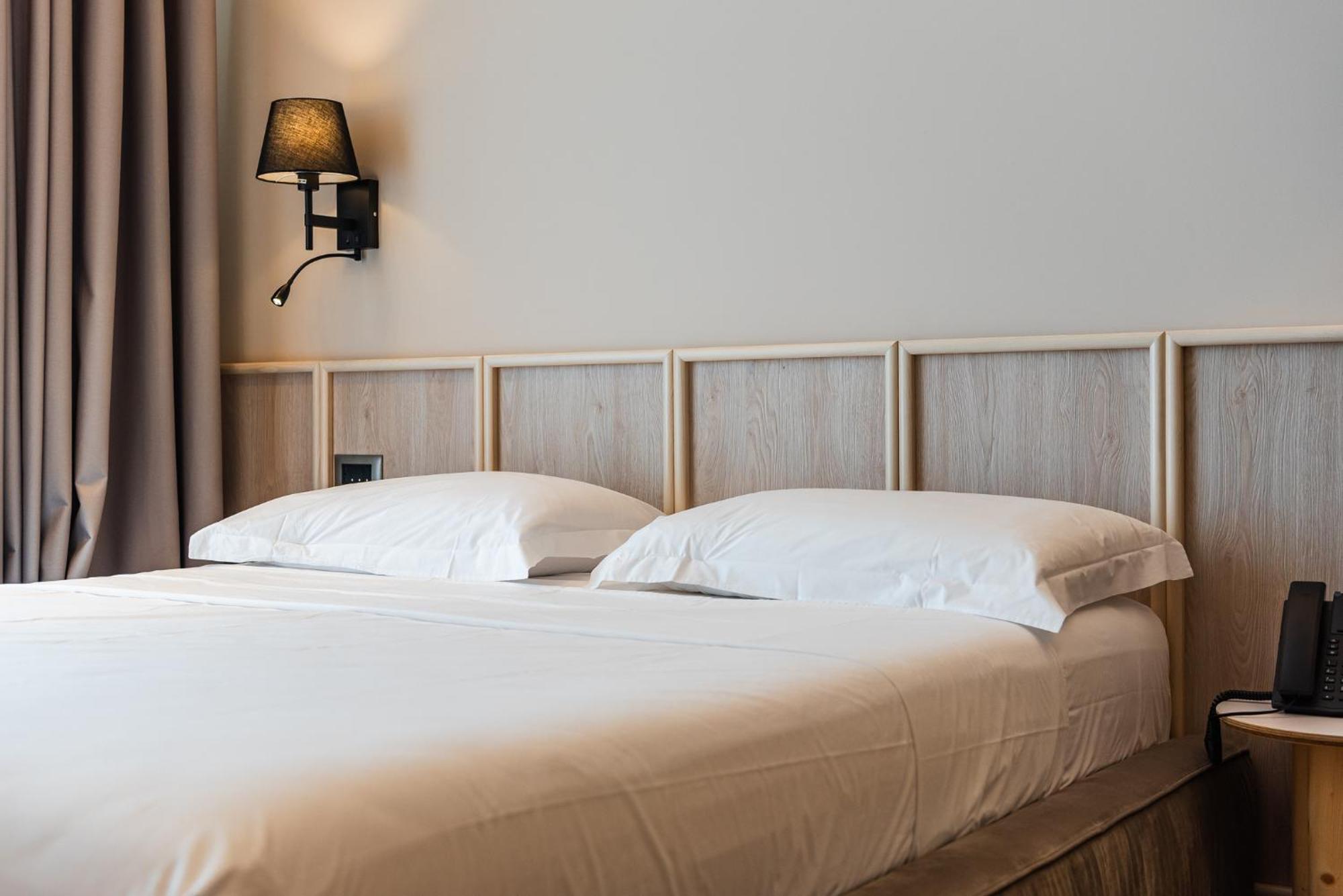 דורס Aragosta Hotel מראה חיצוני תמונה