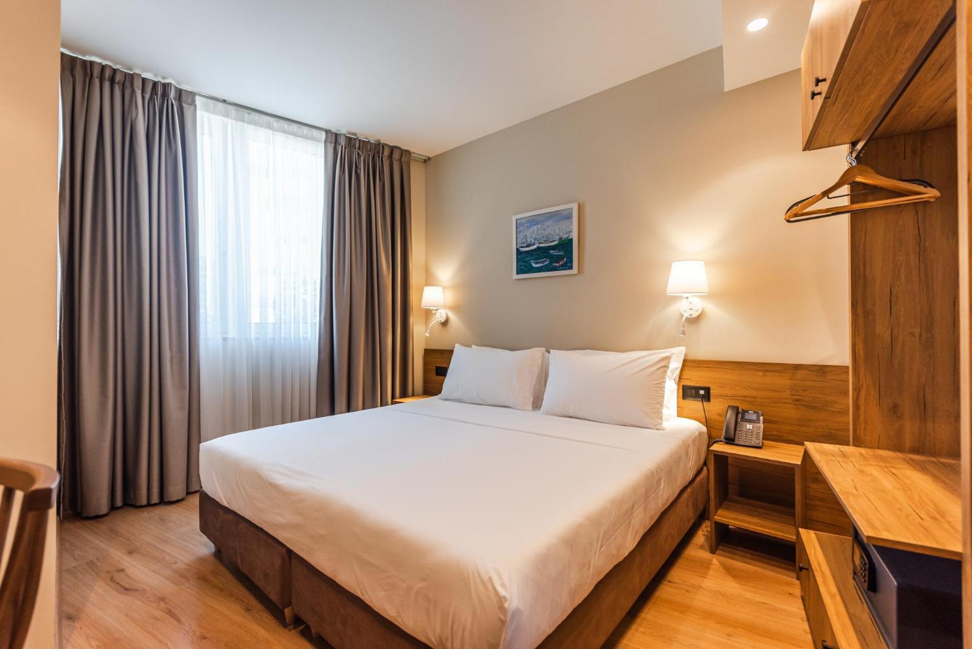 דורס Aragosta Hotel מראה חיצוני תמונה