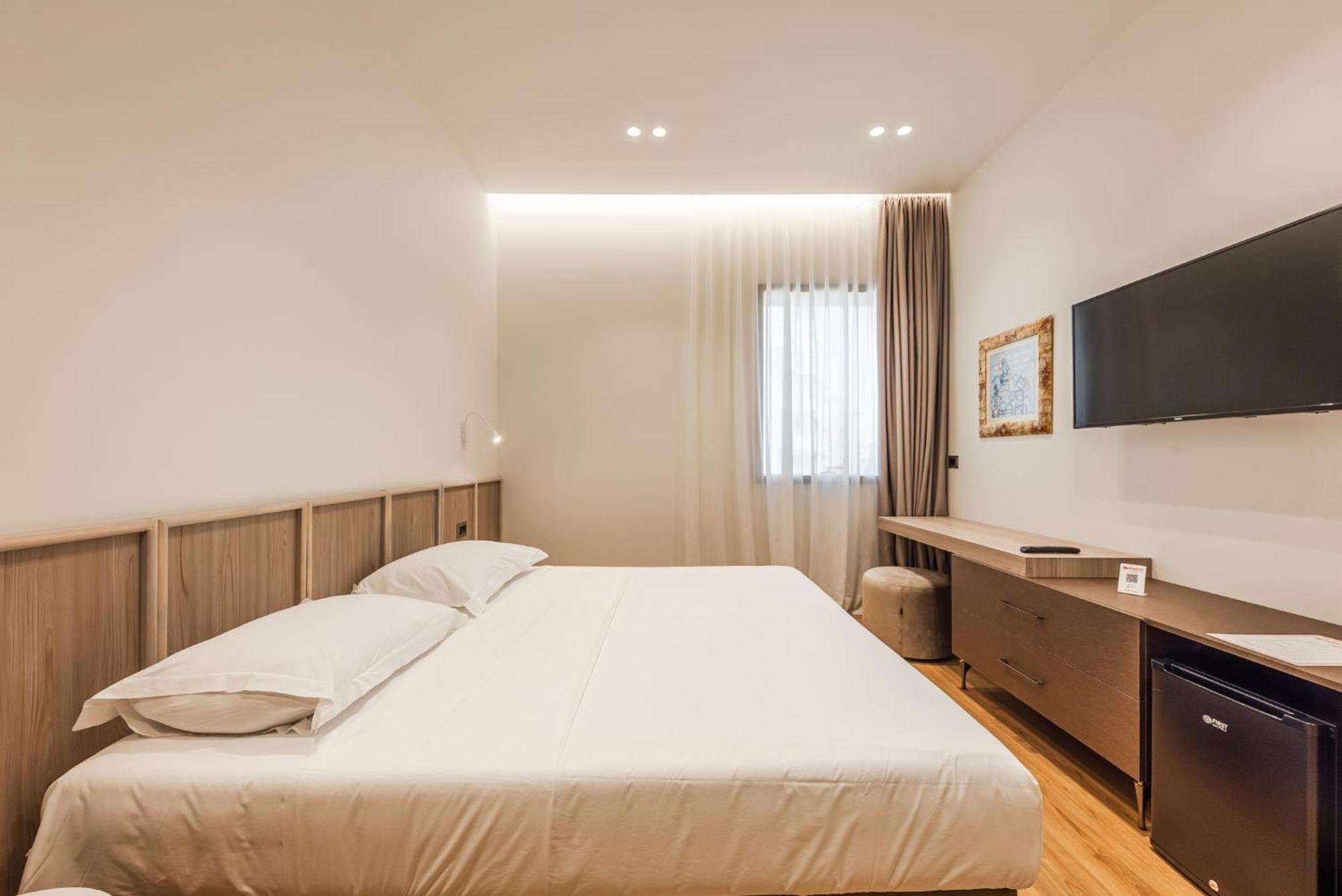 דורס Aragosta Hotel מראה חיצוני תמונה