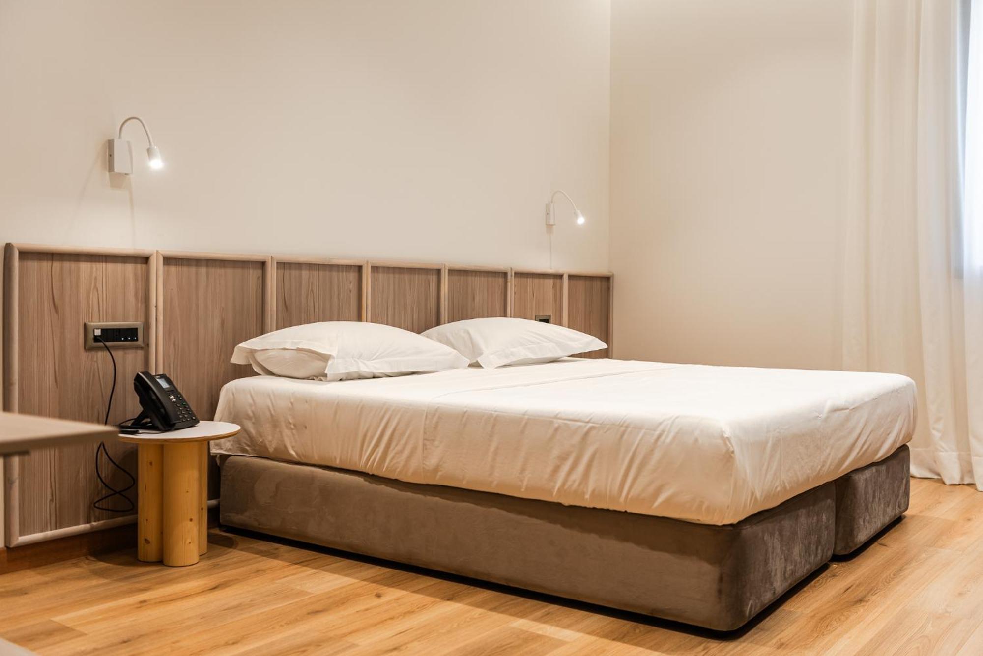 דורס Aragosta Hotel מראה חיצוני תמונה