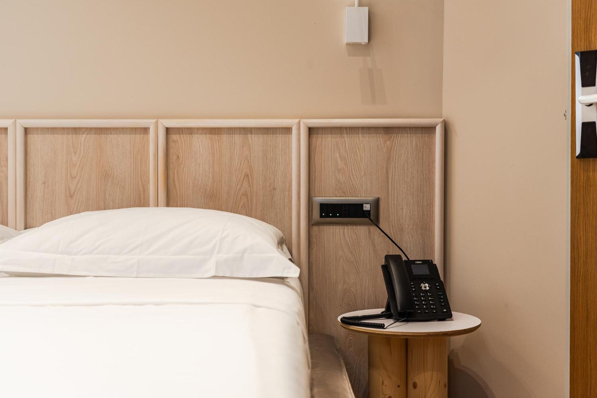 דורס Aragosta Hotel מראה חיצוני תמונה