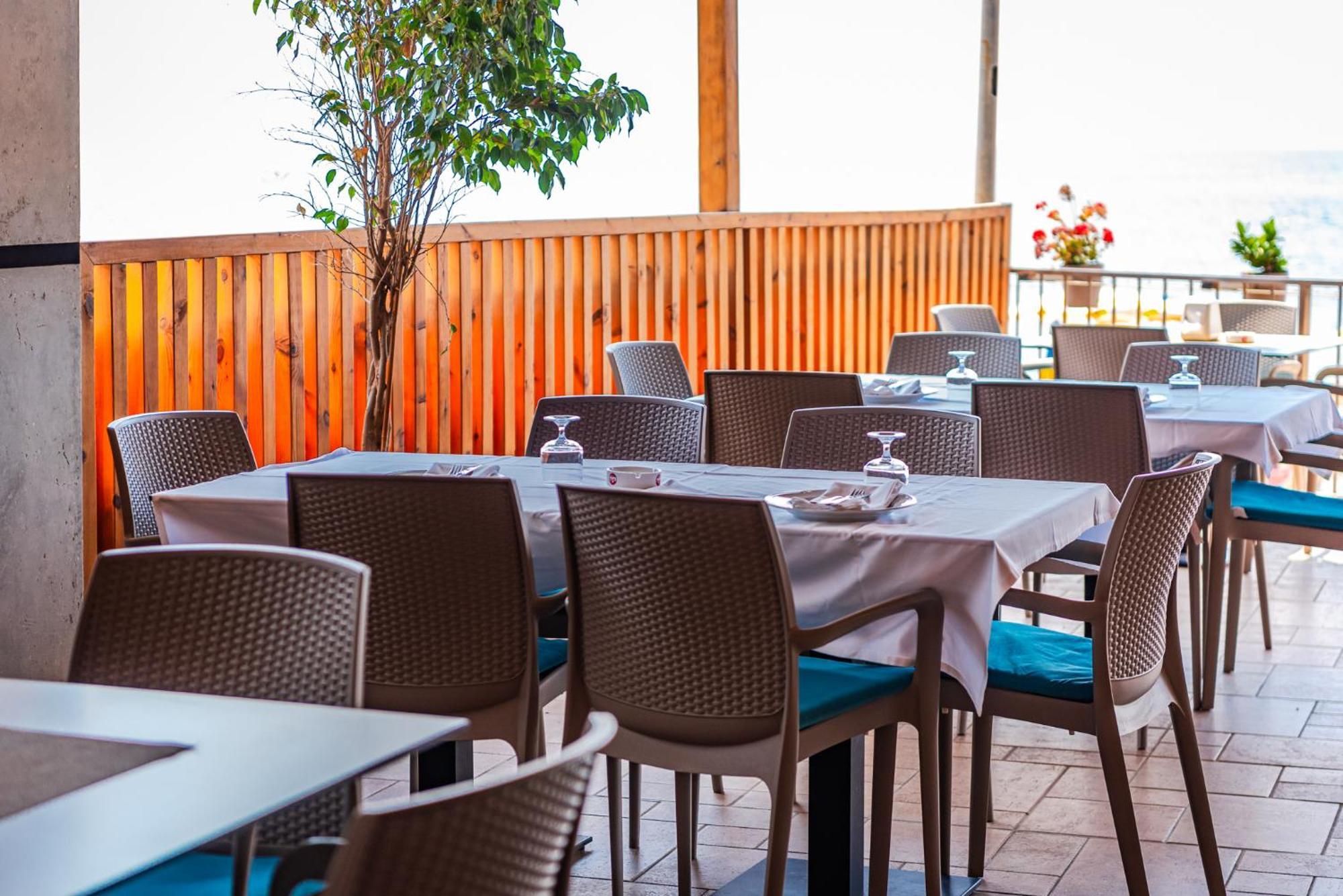 דורס Aragosta Hotel מראה חיצוני תמונה